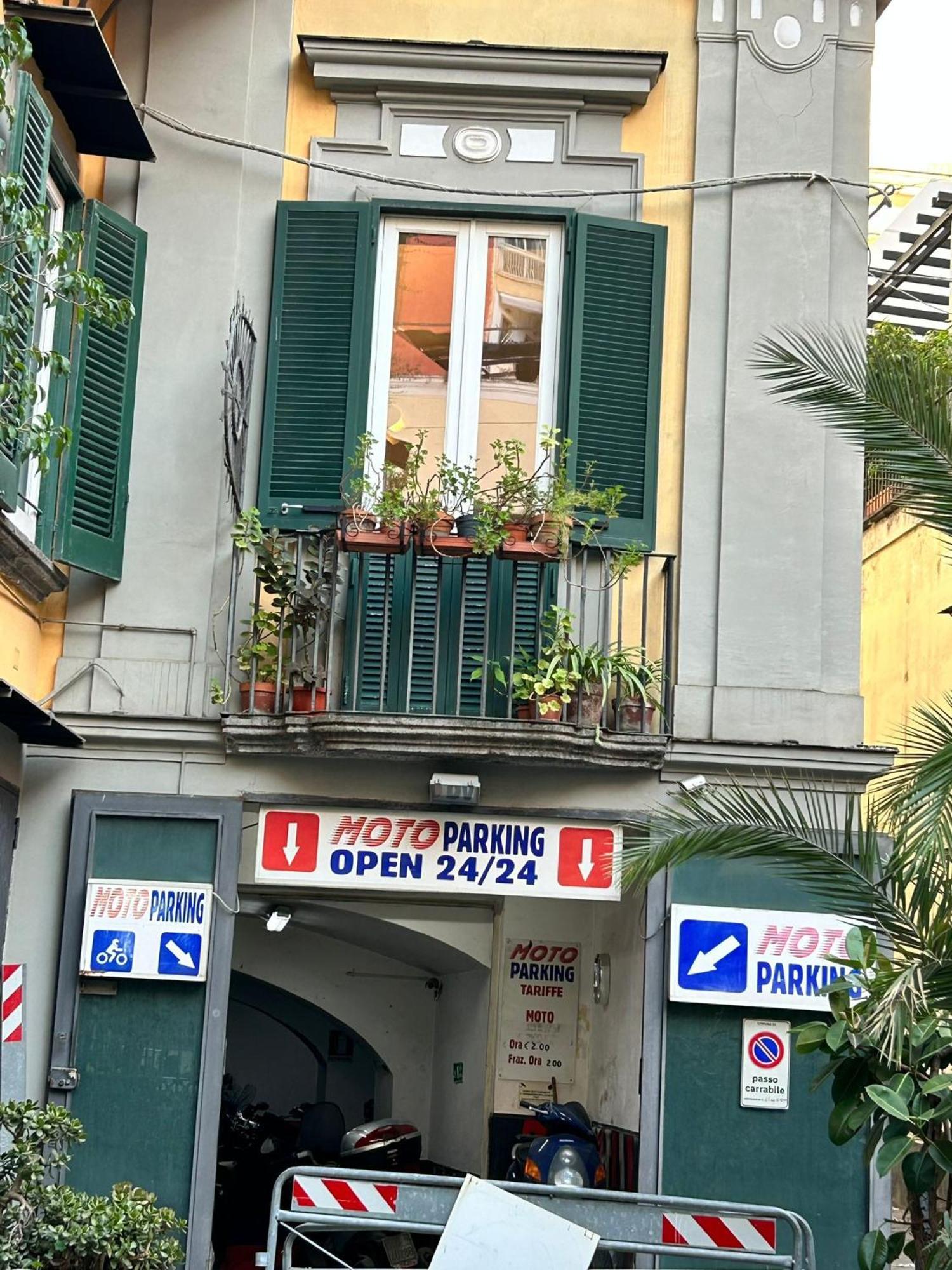 نابولي Martiri Boutique Apartment المظهر الخارجي الصورة